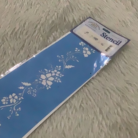 American traditional stencil floral - Picture 2 of 4